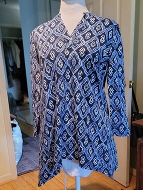 Chico's Navy and White Geometric Split V Tunic
